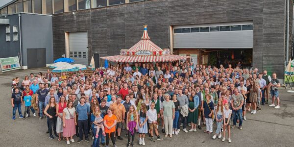 20_Das Huber-Team beim Mitarbeiter-Sommerfest zu unserem 100-jährigen Betriebsjubiläum 2023 © Huber & Sohn GmbH & Co. 20_Das Huber-Team beim Mitarbeiter-Sommerfest zu unserem 100-jährigen Betriebsjubiläum 2023 © Huber & Sohn GmbH & Co.